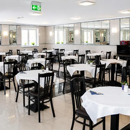 Hotel Donaustadt Kagran - At Metro U1-3